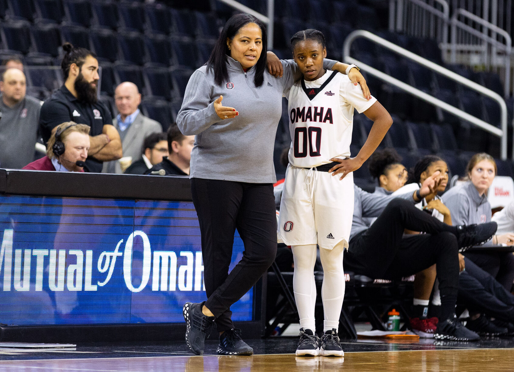 111722-owh-spo-unobasketball-em21.jpg